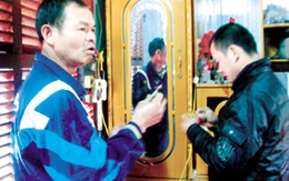 Bố con “Người điện”