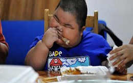 Bé siêu bự: 3 tuổi nặng 60kg!