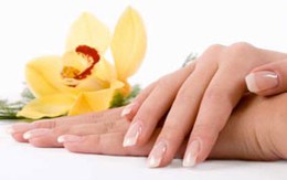 Mẹo giữ móng tay khỏe mạnh