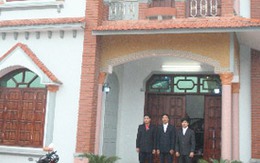 Xã có hơn nửa cán bộ xa vợ
