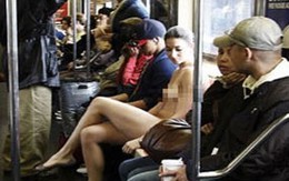 Khỏa thân mừng sinh nhật trên phố