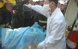 Khỏa thân trên trạm biến áp