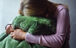 Bị cha dượng hãm hiếp suốt 15 năm 