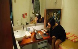 Kỳ dị mỹ nhân sống trong... toilet