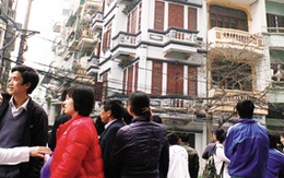 Nhà đổ, nhà nghiêng ở Hà Nội: Dân ra đường
