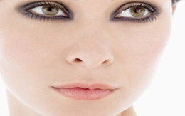 Bí ẩn đôi mắt khói gợi cảm