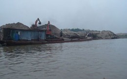 Vụ "Cát tặc khoét rống sông Hồng": Một doanh nghiệp tố cáo việc “lại quả”
