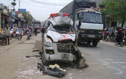 Xe chở người chết gặp nạn, 4 người tử vong 