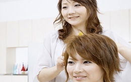 Bị 'chém đẹp' khi đến salon tóc