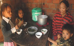 Ba đứa trẻ bên bờ vực khốn cùng