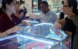 USD giảm giá, vàng lặng sóng