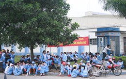 Gần 2.000 công nhân KCN Quang Minh đình công 