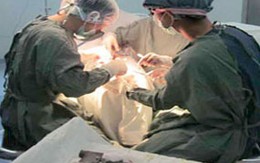 Bị thủng ruột do dùng thuốc không rõ nguồn gốc
