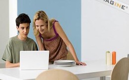 Nghi án mẹ dụ con xem ảnh sex của mình