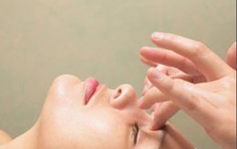 9 bước để xóa quầng thâm dưới mắt
