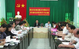 Thứ trưởng Bộ Y tế Cao Minh Quang thăm và làm việc với ngành Y tế Hà Giang