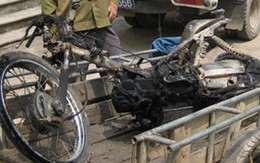 Hai "cẩu tặc" bị đánh nhừ tử, đốt xe máy