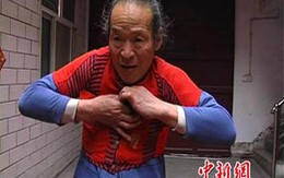 Ông lão 66 tuổi dẻo như trẻ nhỏ