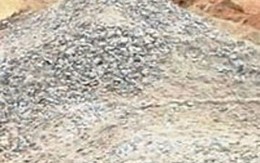 Suýt hỏng mắt vì ngã vào đống đá dăm