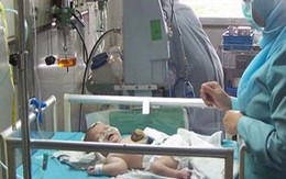 Em bé có trái tim nằm ngoài lồng ngực 