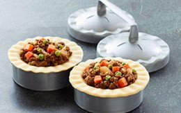 Làm bánh nhân thịt ngon, đẹp hơn với khuôn tiện ích