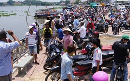 Xác phụ nữ không đầu trôi trên sông