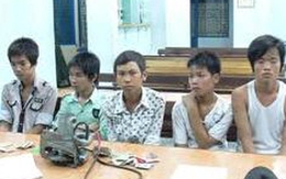 12 tuổi trộm 40 triệu đồng mua điện thoại tặng bạn