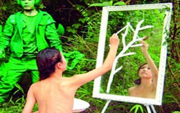 Mỹ nữ nude giữa rừng