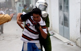 Giải cứu cụ bà 77 tuổi bị con khống chế