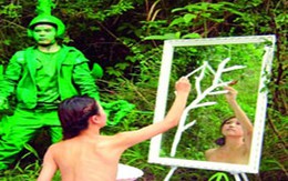 25 người chụp ảnh nude dưới gốc cây