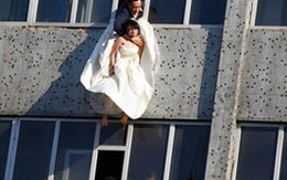 Thất tình, mặc váy cưới nhảy từ tầng 7