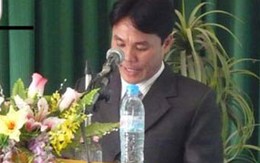 Bị bắt giam 4 tháng vẫn làm “thầy”