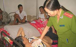 Những bác sĩ mang hai màu áo