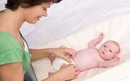 Bé trai có thể vô sinh vì dùng tã giấy?