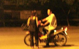“Bà ngoại” bán thân kiếm tiền nhai trầu