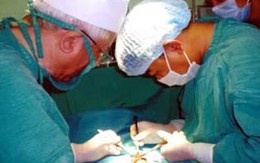 Cứu bệnh nhân bị vợ cắt "của quý"  