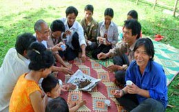 Lên đỉnh Trường Sơn ăn mối đất