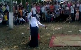 Clip "thôn nữ múa cột" phản cảm 