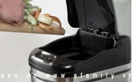 Thùng rác tự đóng mở và khử mùi