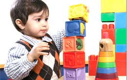 Chọn quà cho con dịp 1/6: Cảnh giác với đồ chơi sặc sỡ