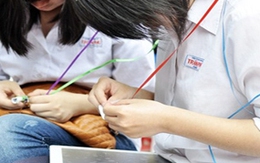 Teen nhà giàu "khoe" lưu bút bằng ipad 2 