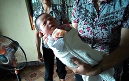Hà Nội: "Rao bán” trẻ sơ sinh trong chiếc thúng