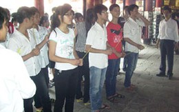 Trước kỳ thi tốt nghiệp THPT: Văn Miếu đông, chợ “phao” nóng