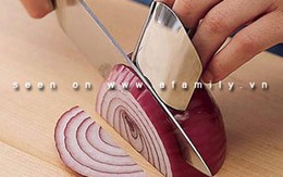 Dụng cụ bảo vệ tay khi thái