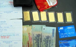Thợ sửa xe đào nền nhà trộm vàng của chủ