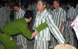 Lật tẩy chiêu giấu ma túy trong tù