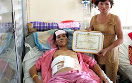 'Hiệp sĩ' bị thương khi bắt cướp được công an tuyên dương