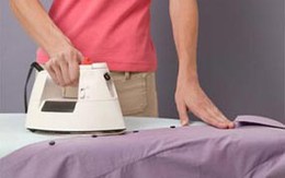 Mẹo nhỏ giúp ủi quần áo đẹp