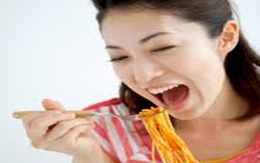 Nhai một bên có làm lệch mặt?