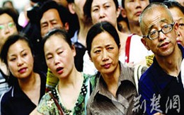 Con thi đại học xong, cha mẹ lũ lượt chia tay 